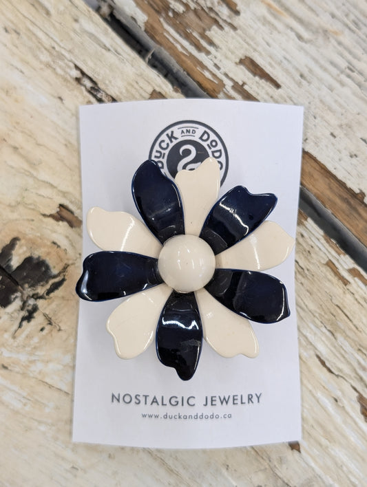 Flower broach