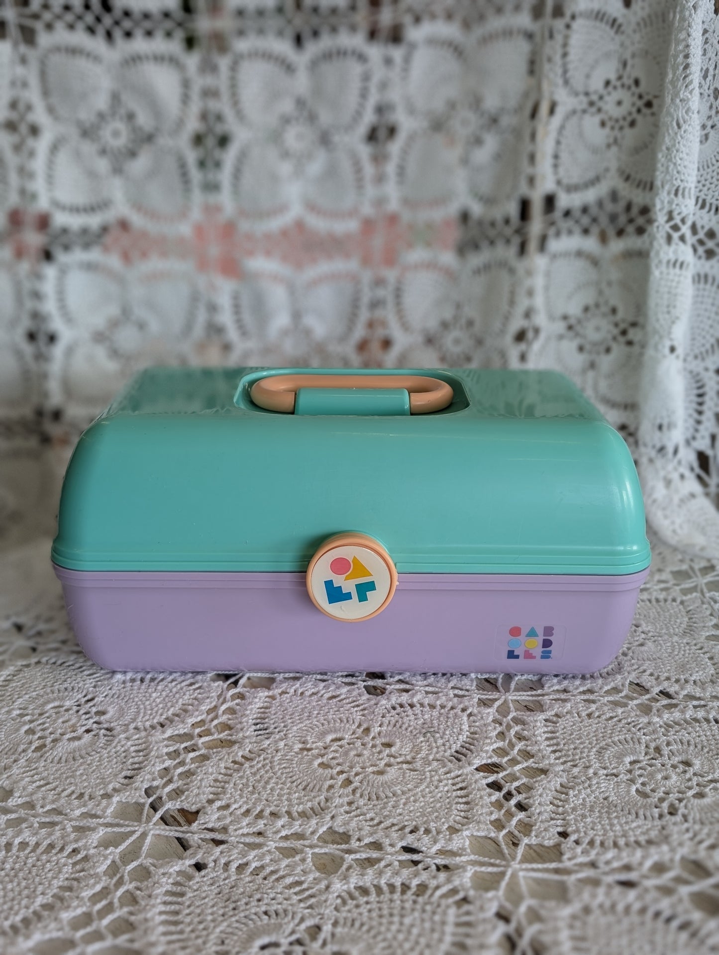 Cadoodles makeup container