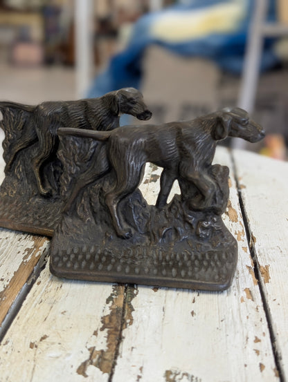 Pointer cast iron bookend set