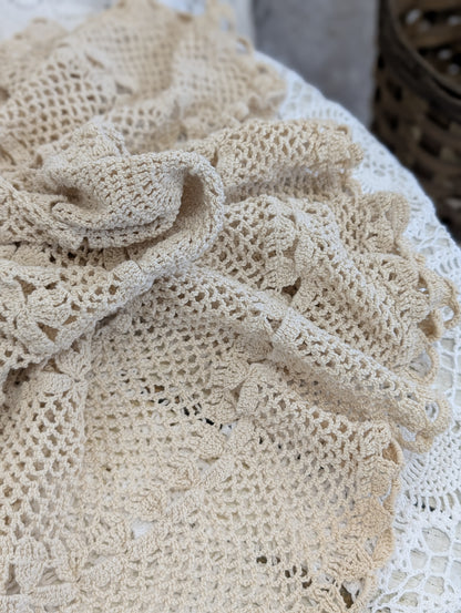 Crochet table cloth round