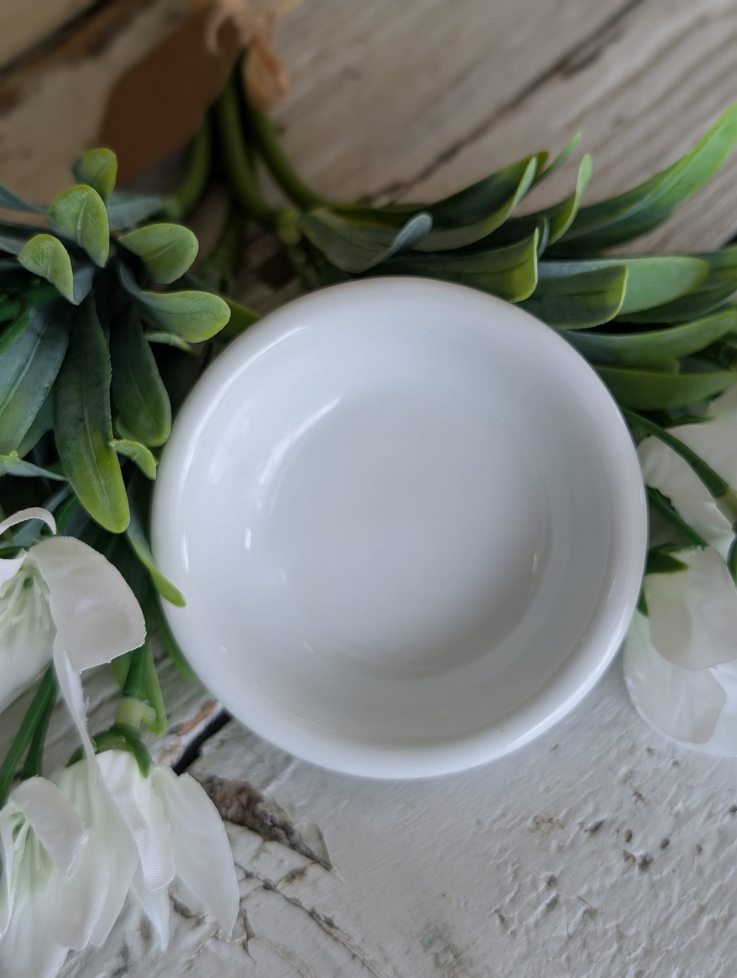 Set of two white dish