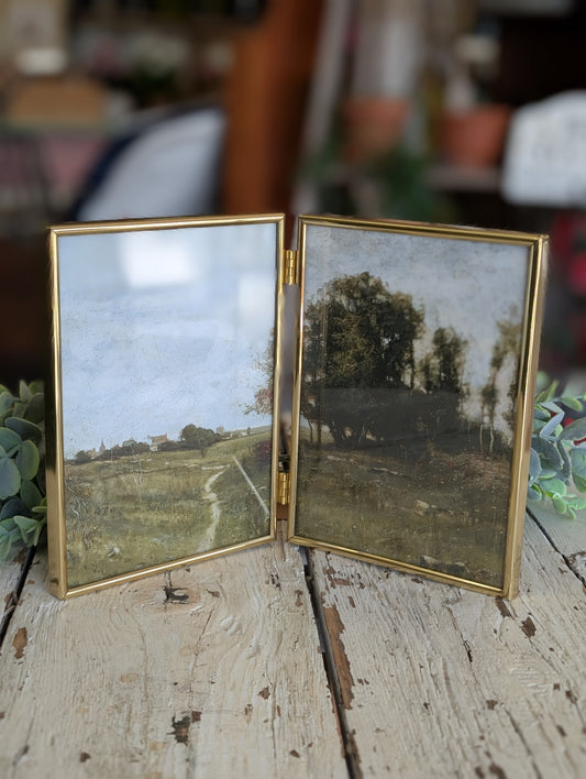 Bifold scenery green field