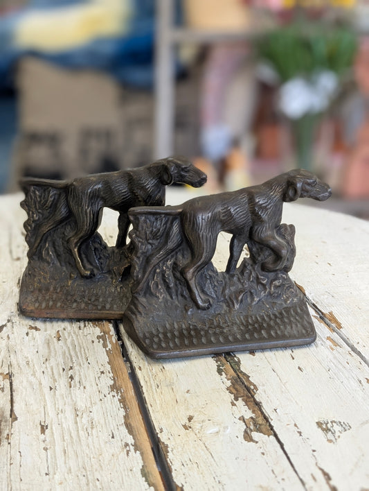 Pointer cast iron bookend set